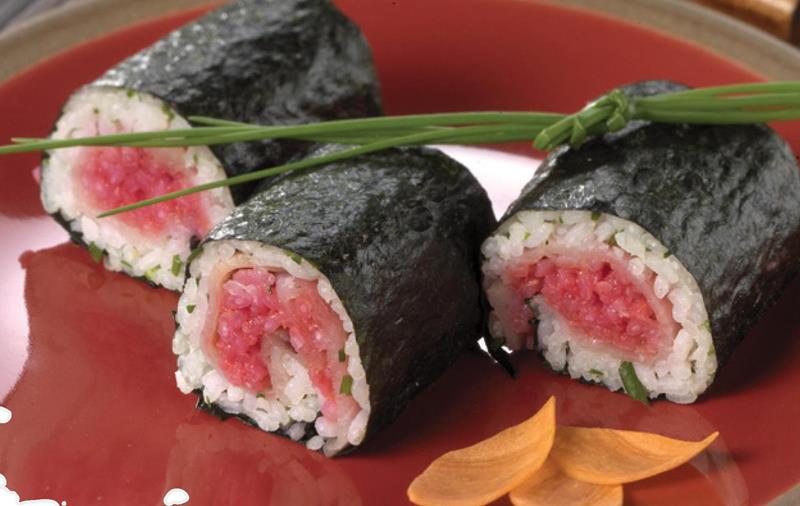 Sushi füstölt kardhallal